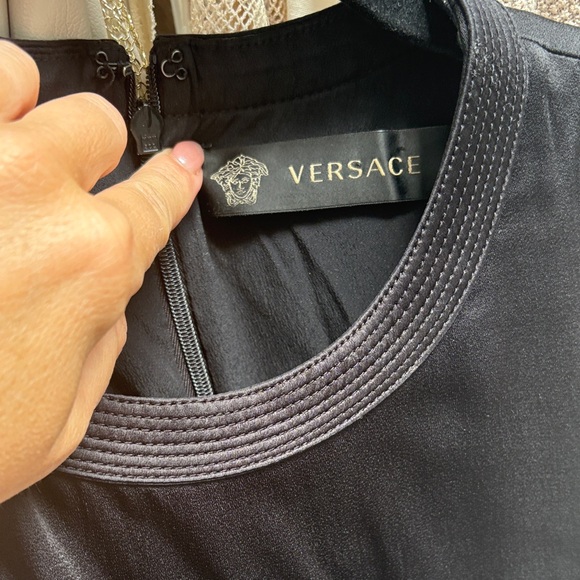 Versace Black Satin iconic Gold Safety Pin Brooch Dress $1800 - Picture 7 of 10